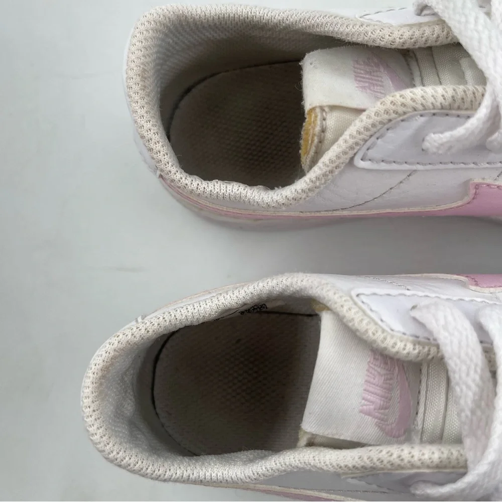 Nike Girls Blazer Low-SZ 12 C-White Pink Swoosh Lace-Up Leather Athletic Sneaker